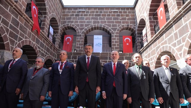 "Kadim Şehir Hakkari Çalıştayı" farklı ülkelerden akademisyenlerin katılımıyla başladı