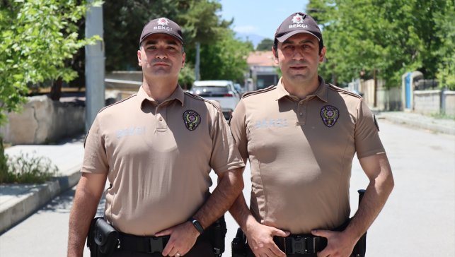 Erzincan'da nefes borusuna yiyecek kaçan bebek, bekçinin Heimlich manevrasıyla kurtarıldı