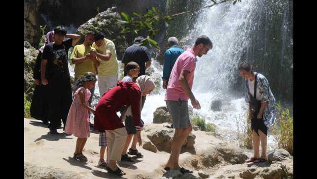 Girlevik Şelalesi'nde hafta sonu yoğunluk yaşandı