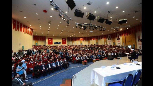 Türkiye Gençlik Vakfı'nın genel kuruluna yoğun ilgi