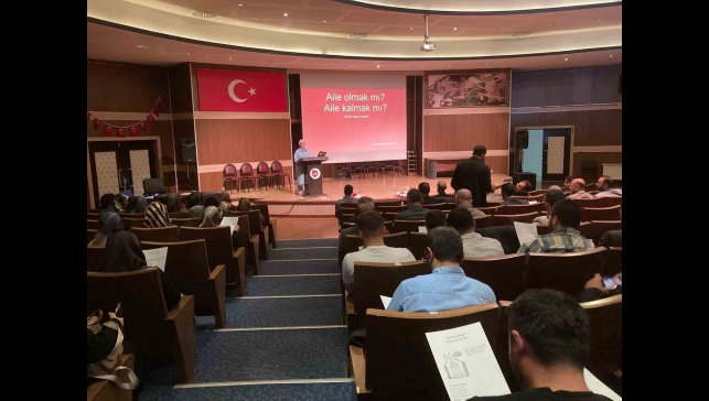 Erzurum'da "Aile içi Sağlıklı İletişim" konuşuldu