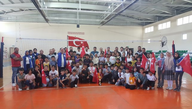 Atletizmde Türkiye şampiyonu olan Bingöllü sporcular coşkuyla karşılandı