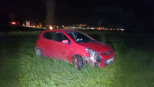 Bitlis'te otomobilin çarptığı sürüdeki 12 koyun telef oldu, sürücü yaralandı