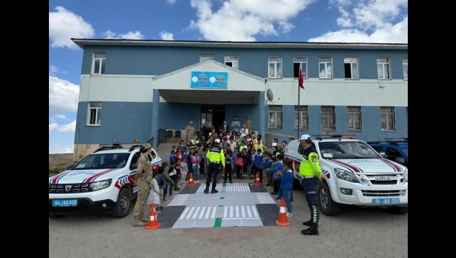 Diyadin'de miniklere trafik eğitimi