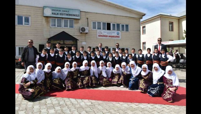 Aşkale'de 'Hayat Boyu Öğrenme Haftası' etkinlikleri kapsamında yılsonu sergisi açıldı