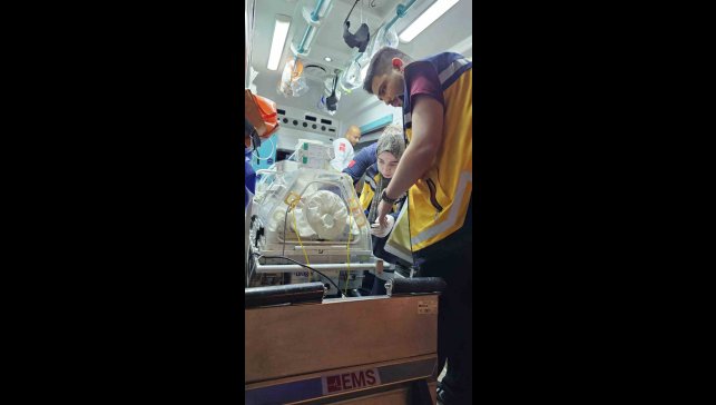 Muş'ta yenidoğan bebek için ambulans uçak havalandı
