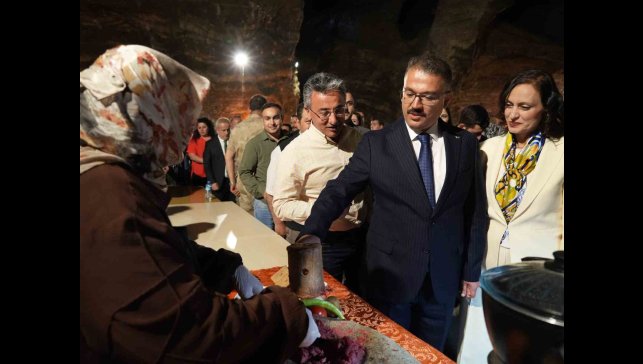 Iğdır'ın yöresel lezzetleri ve coğrafi işaretli ürünleri tuz mağarasında tanıtıldı