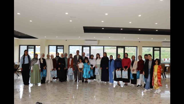 Kaymakam Çelik, Kur'an-ı Kerim'e geçen öğrencilerle buluştu