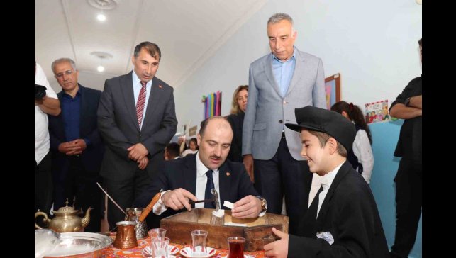 Oltu Karabekir İlkokulu'nda bilim şenliği coşkusu