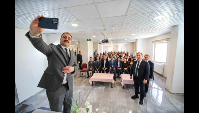 Vali Aydoğdu Çayırlı'da öğretmenlerle bir araya geldi