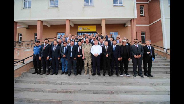 Otlukbeli'de muhtarlar toplantısı düzenlendi