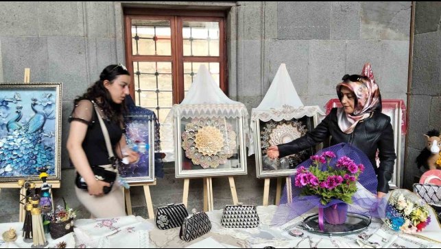 El emeklerini sergilediler