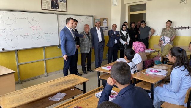 Malazgirt Kaymakamı Bayram köy ziyaretlerini sürdürüyor