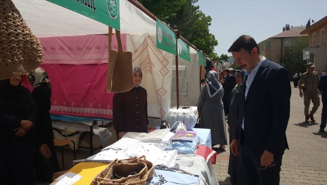 Bingöl'de Halk Eğitimi Merkezi Yıl Sonu Sergisi açıldı