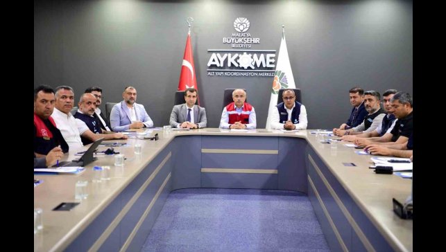 Başkan Er: "Büyükşehir Belediyesi olarak yağmurun ilk anından itibaren tüm ekiplerimizle sahadaydık"