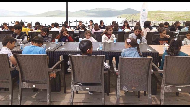 Bulanık'ta öksüz ve yetim çocuklar sevindirildi