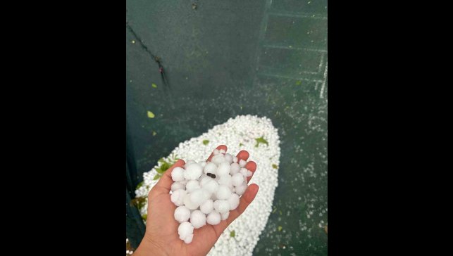 Elazığ'ın yüksek kesimlerinde dolu etkili oldu