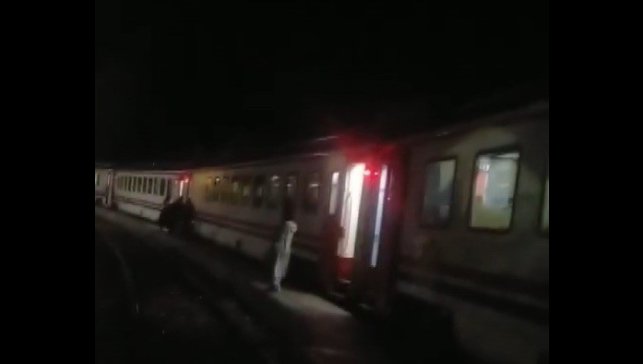 Erzincan'da heyelan nedeniyle Doğu Ekspresi İliç Tren Garında bekletiliyor