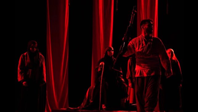 "Töre" adlı tiyatro oyunu sergilendi