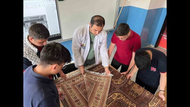 Kars'ta gençlerden kültürel hazineye can: Sümerbank halılarına genç dokunuş