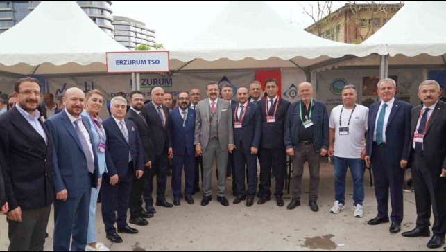 TOBB Başkanı Hisarcıklıoğlu'ndan ETSO standına ziyaret