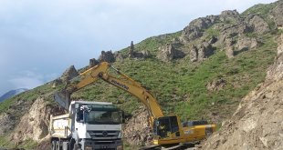 Eleşkirt’in Ramazan ve Sarıköy Köylerinde Yol Onarımı Yapıldı