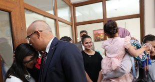 Vali Koç ve Eşi Ağrı Çocuk Evleri Sitesi’ni Ziyaret Etti