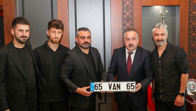 Van Emniyet Müdürü Mutlu'dan 1. Lig'e yükselen Vanspor'a anlamlı hediye