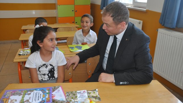 Bulanık'ta öğrenciler karne heyecanı yaşadı