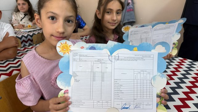 Doğu Anadolu'daki 6 ilde öğrenciler karne heyecanı yaşadı