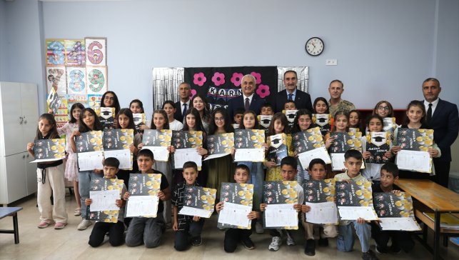 Van, Hakkari, Muş ve Bitlis'te öğrenciler karnelerini aldı