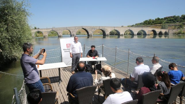 Muş'ta "Bilim Kafe" etkinliğinde Malazgirt Zaferi ve kazı çalışmaları anlatıldı