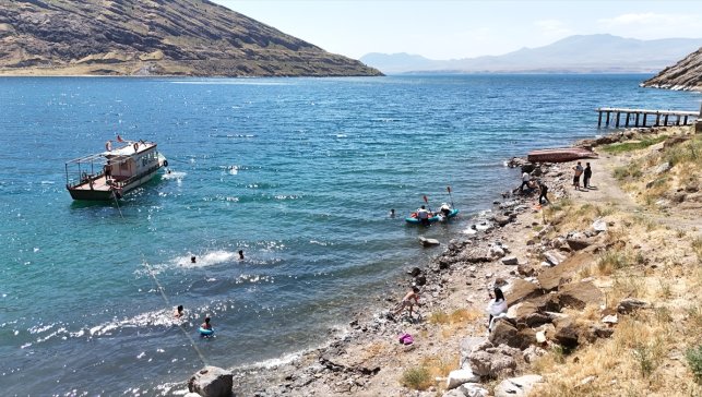 Bitlis'te Kabotaj Bayramı yüzme etkinliğiyle kutlandı