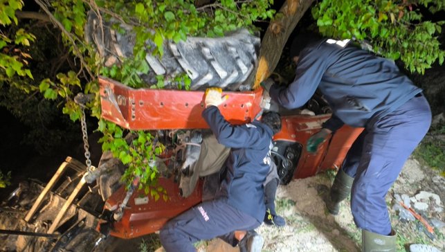 Malatya'da devrilen traktörün sürücüsü öldü