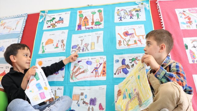 Fatma öğretmen "masal battaniyesi"yle öğrencilerinin becerilerinin gelişmesini sağladı