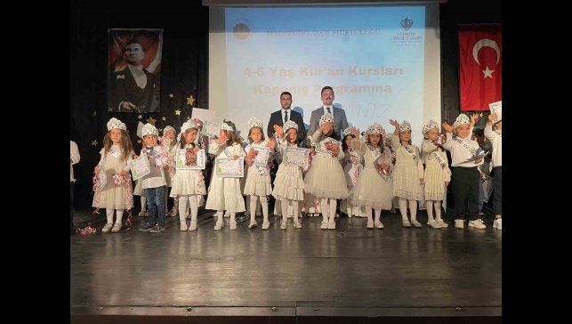 4-6 yaş Kur'an kursu öğrencilerinden yılsonu etkinliği