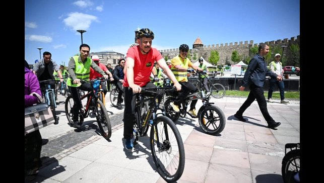 Erzurum'da pedallar sağlıklı hayatlar için çevrildi