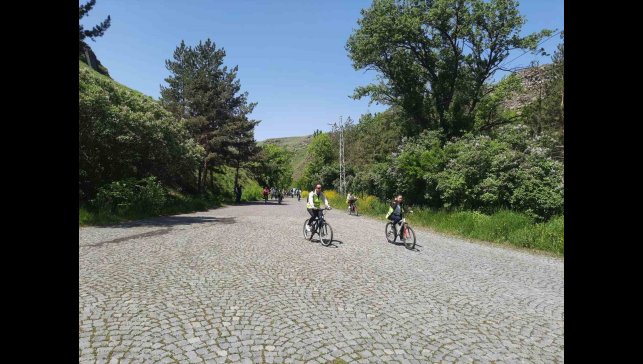 Kars'ta pedallar sağlık için çevrildi