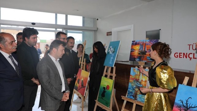 Başkale'de öğrencilerin yıl sonu sergisi açıldı