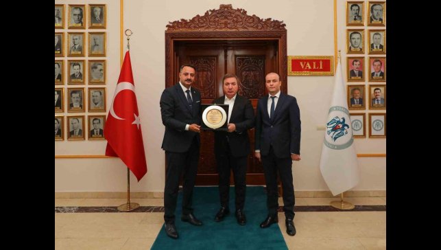 Vali Aydoğdu'ya "Fahri Hemşehrilik Beratı" verildi