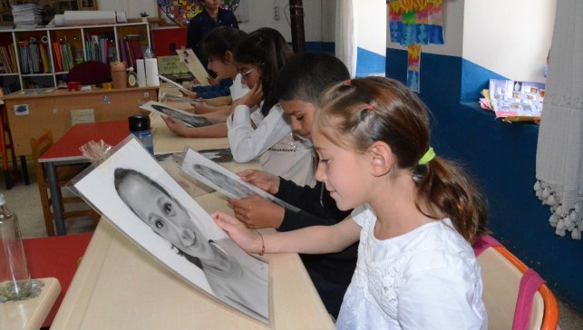 Ressamlar, Kars'ın kırsalında eğitim gören çocuklara resimlerle umut oldu