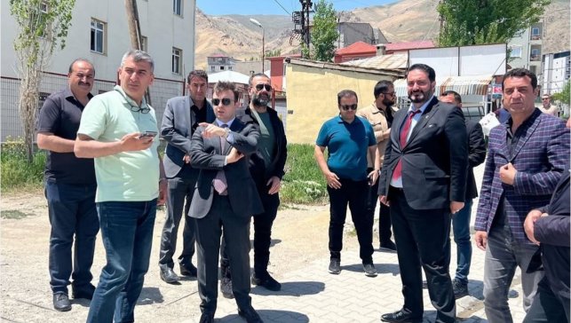 Başkale Kaymakamı Erdoğan kara yolunda incelemelerde bulundu