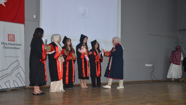 Bulanık Meslek Yüksekokulu'nda mezuniyet töreni düzenlendi