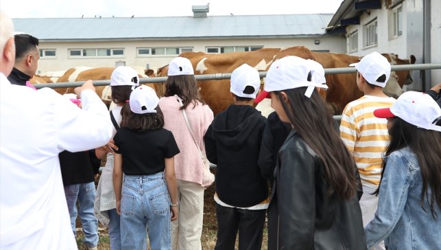 Erzurum'da koruma altındaki çocuklar süt ürünlerinin yapım aşamasını öğrendi