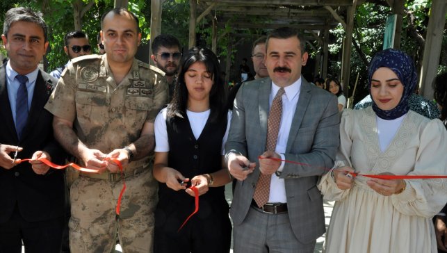 Çukurca'da resim sergisi düzenlendi