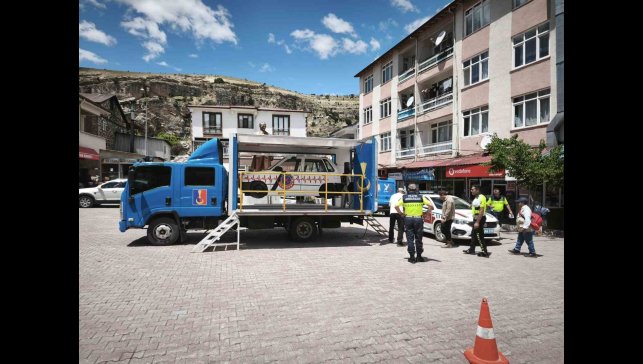 Çemişgezek'te emniyet kemeri simülasyon tırı farkındalık oluşturdu