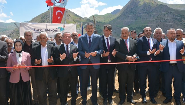 Hakkari'de şebeke sorunu yaşayan beldeye baz istasyonu kuruldu