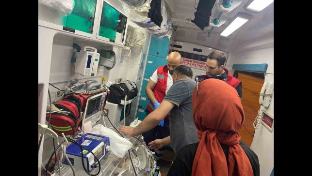 Tatvan'da doğan bebek Ankara'ya sevk edildi