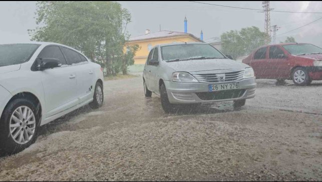 Aydınlar beldesinde yağmur ve dolu yağışı