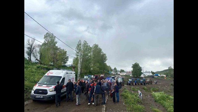 Kars'ta araziye yıldırım düştü, hayvanlarını otlatan bir kişi yaralandı